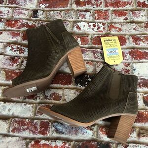 Toms brand sage, green eyelet, suede ankle booties